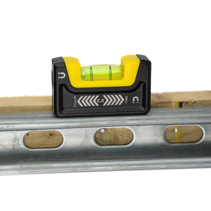 C K T3483 Mini Pocket Level (67 mm)