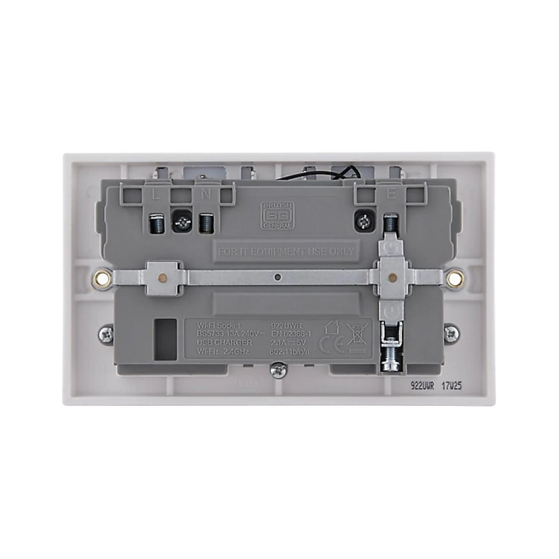 British General 900 Series 13A 2-Gang SP Switched Wi-Fi Extender Socket + 2.1A 10.5W 1-Outlet Type A USB Charger White