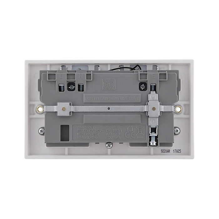 British General 900 Series 13A 2-Gang SP Switched Wi-Fi Extender Socket + 2.1A 10.5W 1-Outlet Type A USB Charger White