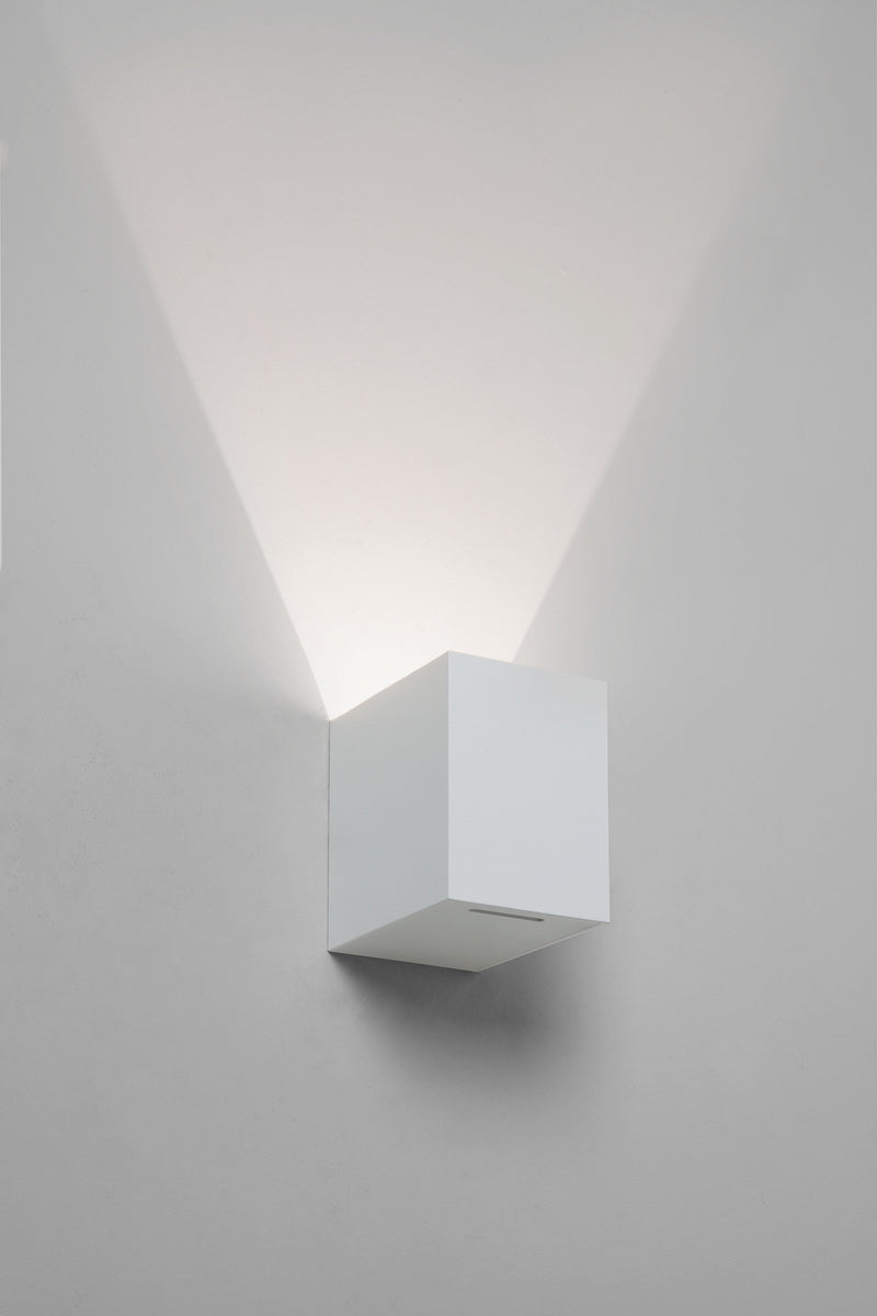 1298005 Oslo 100 LED Outdoor Wall Light White